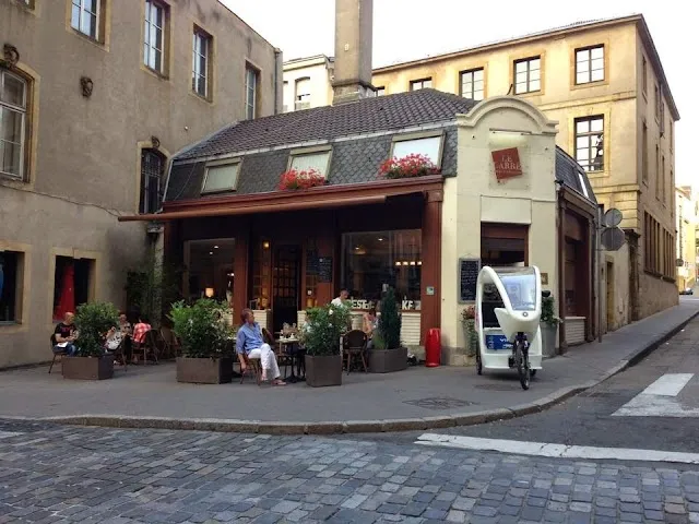 Le Carré : Un Restaurant Connu de la Communauté