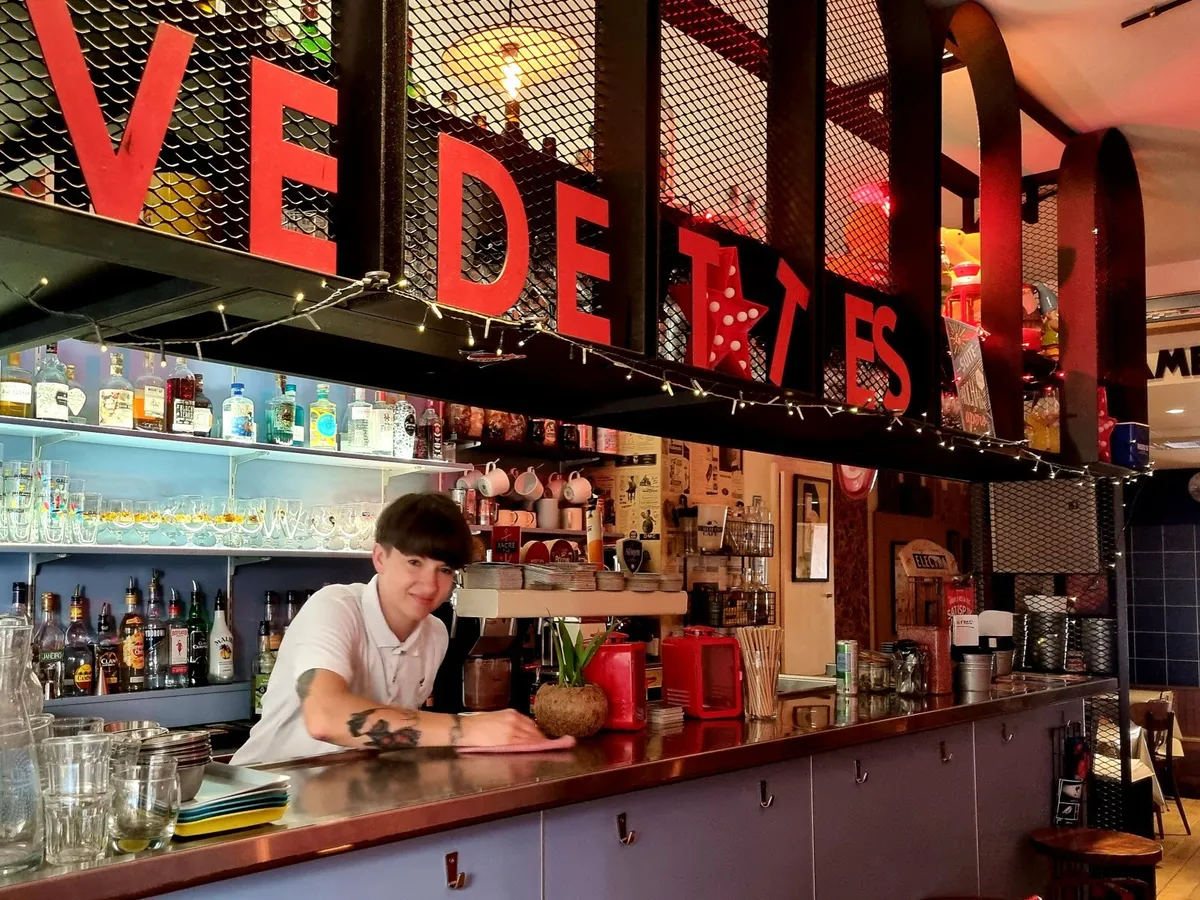Les Vedettes : Un Bar-Restaurant pour Ăchanger